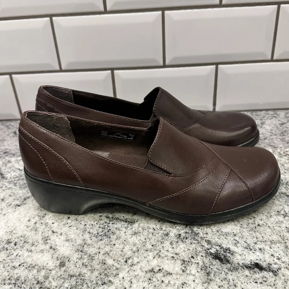 Clarks Womens 9.5M Loafers Brown Leather Wedge‎ Slip On Career Dark Academia